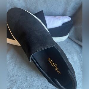 J/SLIDES WOMEN’S SZ 9 BLACK SUEDE SLIP ON SHOES TENNIS SHOES  PERRIE NIB